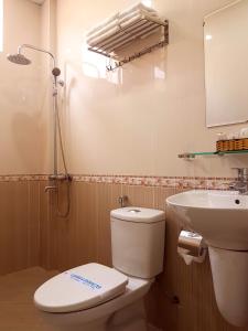 thi long phung hotel