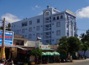 thi long phung hotel