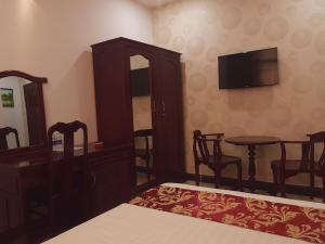 thi long phung hotel