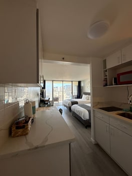 island colony hotel