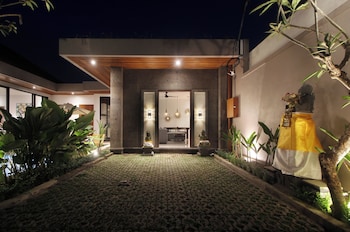 vila padma bali a trishula collection
