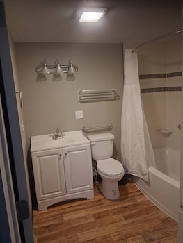 Cabins On Main Longmont,,4 star