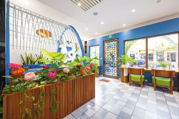 lotus home cafe budget