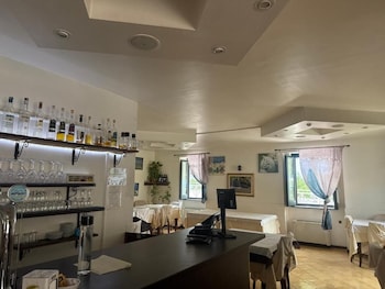 Hotel Poseidonia,,3 star