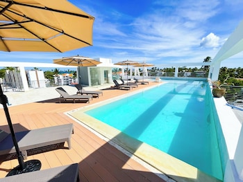 studios rooftop pool and beach