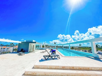 studios rooftop pool and beach