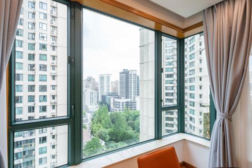 tyms xujiahui premium 2br apt metro