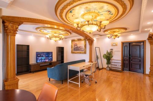 tyms xujiahui premium 2br apt metro