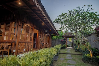 Kerjim Wooden Villa,,2 star