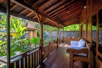 kerjim wooden villa