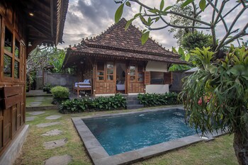kerjim wooden villa