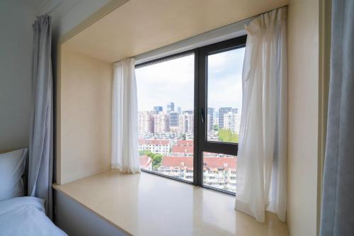 tyms 2br apt xujiahui dacheng residence