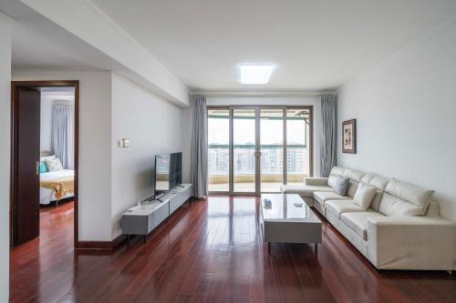 tyms 2br apt hongqiao yucui garden