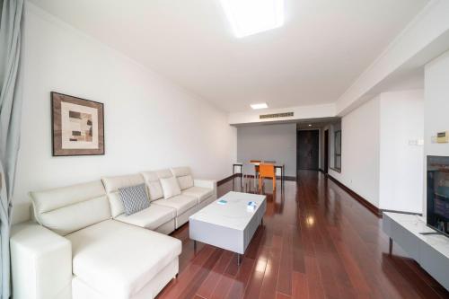 tyms 2br apt hongqiao yucui garden