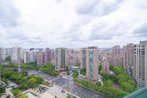tyms 2br apt hongqiao yucui garden