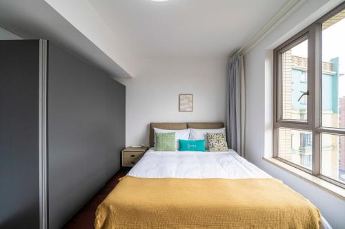 tyms 2br apt hongqiao yucui garden