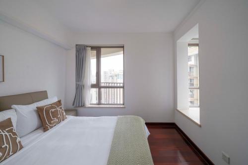 tyms 2br apt hongqiao yucui garden