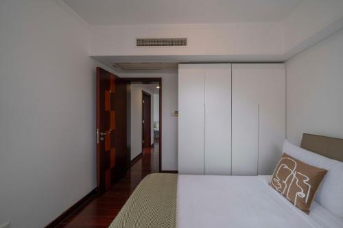 tyms 2br apt hongqiao yucui garden