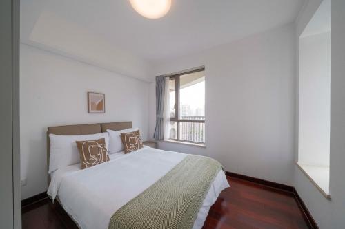 tyms 2br apt hongqiao yucui garden