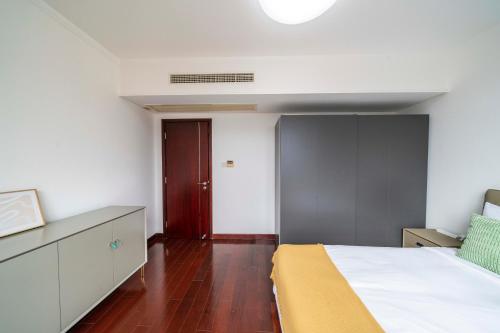 tyms 2br apt hongqiao yucui garden