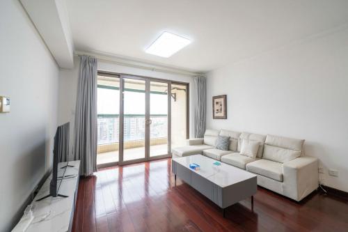 tyms 2br apt hongqiao yucui garden