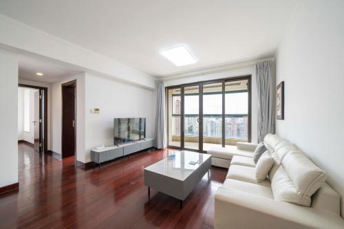 tyms 2br apt hongqiao yucui garden