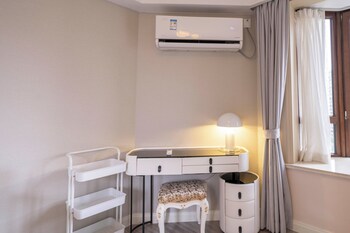 tyms 1br apt gubei international garden