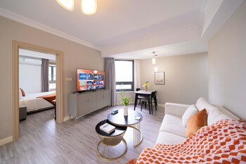 tyms modern 1br apt garden
