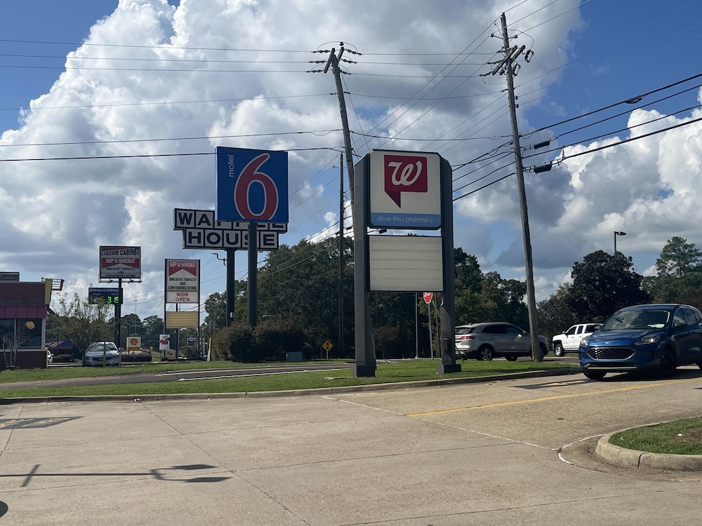 motel 6 mccomb ms