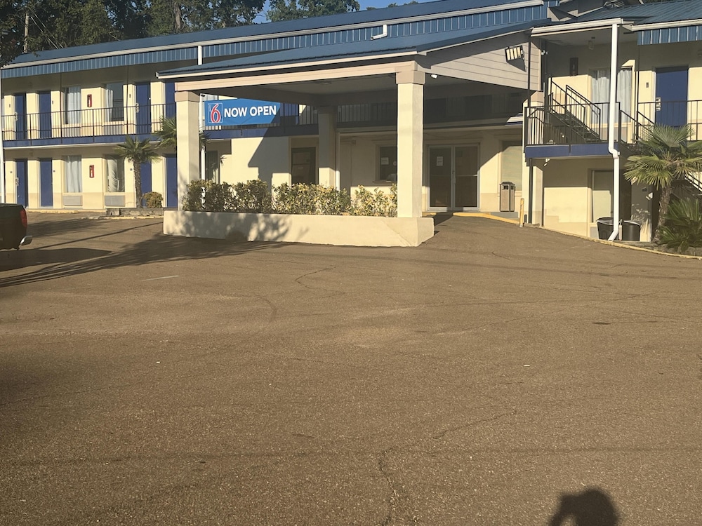 motel 6 mccomb ms