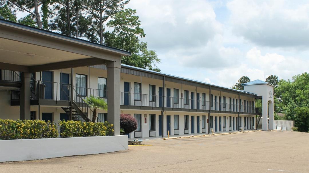 motel 6 mccomb ms