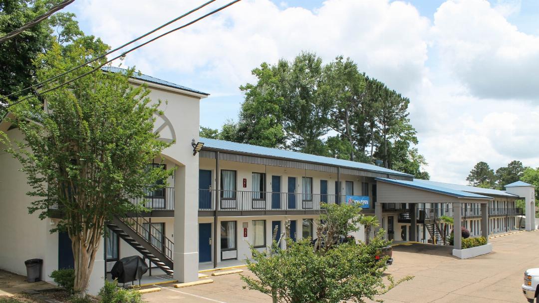 motel 6 mccomb ms