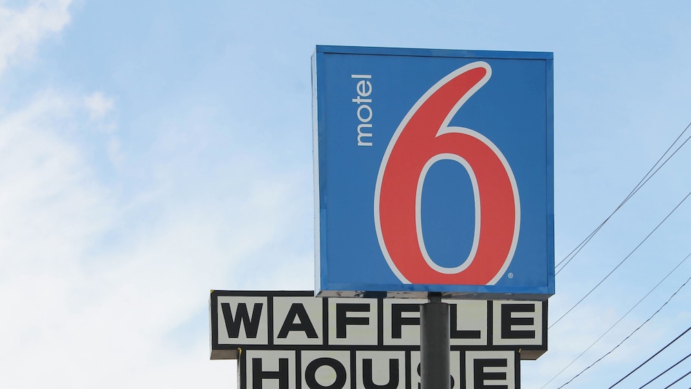motel 6 mccomb ms