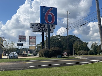 motel 6 mccomb ms