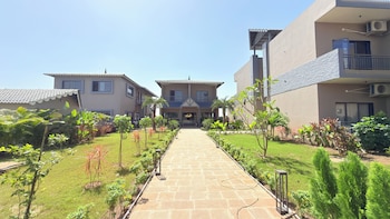 Gold Lion Resort,,3 star