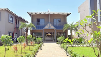 Gold Lion Resort,,3 star
