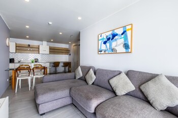 pool view 1 bed apt t2 620