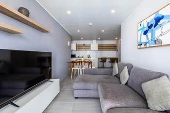pool view 1 bed apt t2 620
