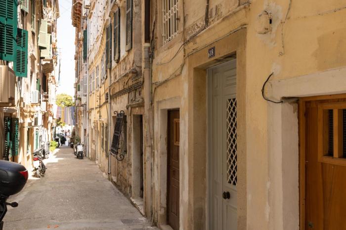 petite town hall apartment by konnect old corfu town