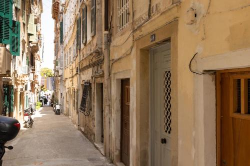 petite town hall apartment by konnect old corfu town