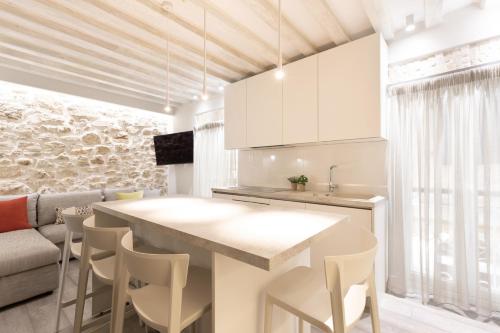 petite town hall apartment by konnect old corfu town