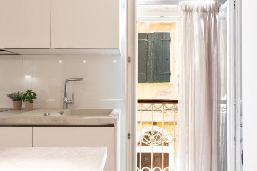 petite town hall apartment by konnect old corfu town