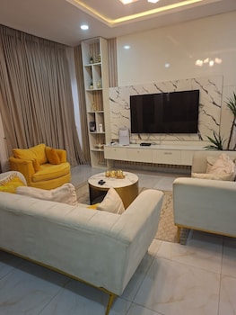 Flat B2 Christue Apartment Estate,,2 star