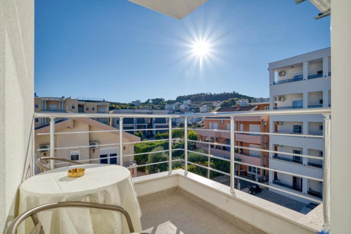 aqua lounge aparthotel ulcinj