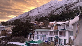 Trekkers Holiday Inn,,3 star
