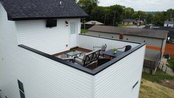 adams downtown retreat w rooftop access