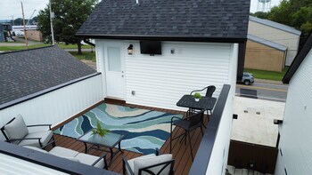 adams downtown retreat w rooftop access