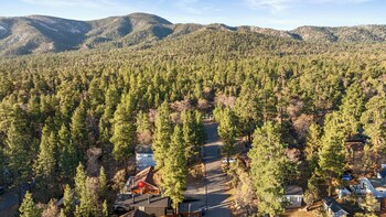 luxury studio escape trails and views