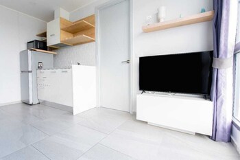 sleek 2 bed apt t2 818