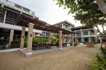 alima arq beach resort